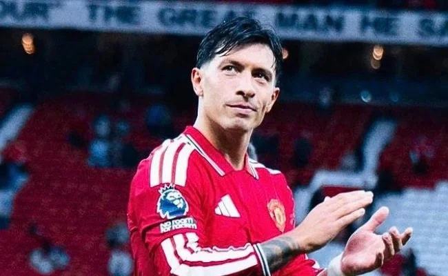 Lisandro Martínez of Manchester United during the Champions League defeat at Atlético Madrid
